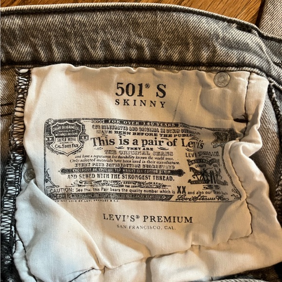 EUC barely worn grey washed Levi’s 501 skinny’s - Picture 6 of 6